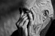 Diferencia entre el olvido normal relacionado con la edad y un problema grave de memoria