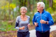 Participar en actividades físicas moderadas puede retrasar el declive funcional y reducir el riesgo de enfermedades crónicas