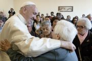 Hay que honrar a los ancianos, indica el Papa Francisco