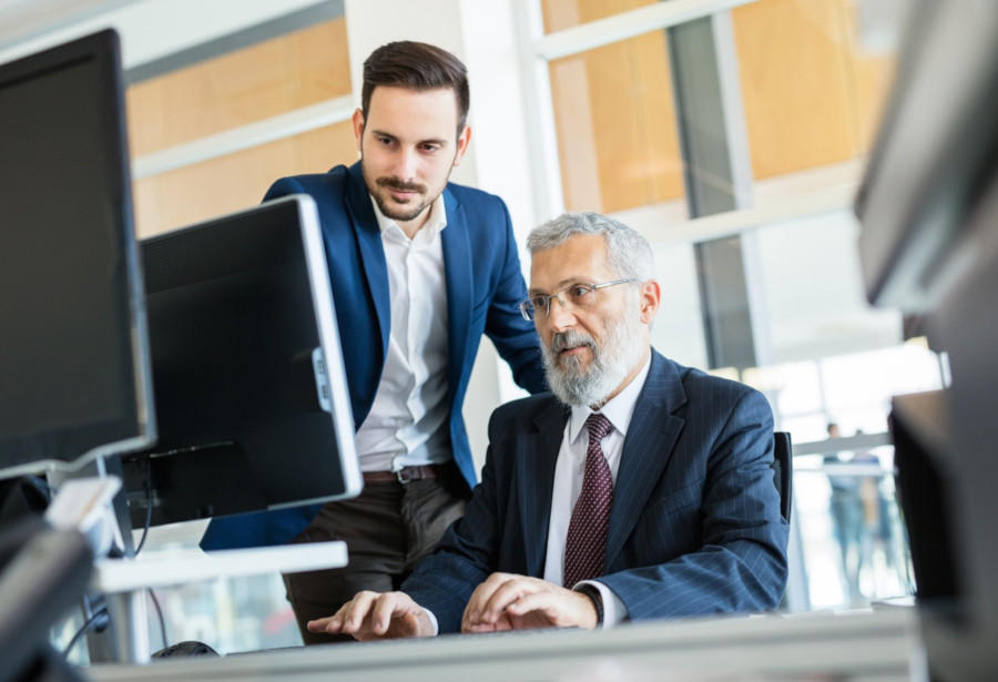 Importancia De Contratar Adultos Mayores En Las Empresas - Hogar Montes ...