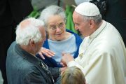 El Papa Francisco: "Ancianos y jóvenes, creciendo juntos para construir una sociedad fraterna"