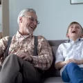 Día mundial de la risa: celebrando el poder curativo de la risa en los adultos mayores