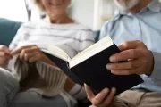 La Lectura en la Tercera Edad: Un Camino hacia el Bienestar Cognitivo y Emocional